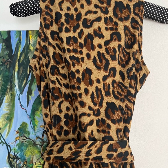 Vintage leopard print dress with matching belt. Sz xs Buttons down the middle - Picture 5 of 10